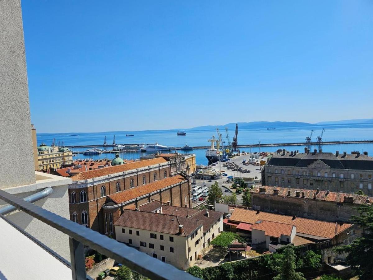 105M2 Penthouse Sea View Rijeka With Free Garage Parking Lejlighed Eksteriør billede